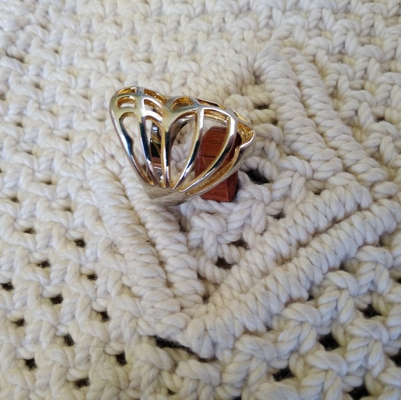 Vintage gold filigree ring in open and wide size 7 - Picture 8 of 8